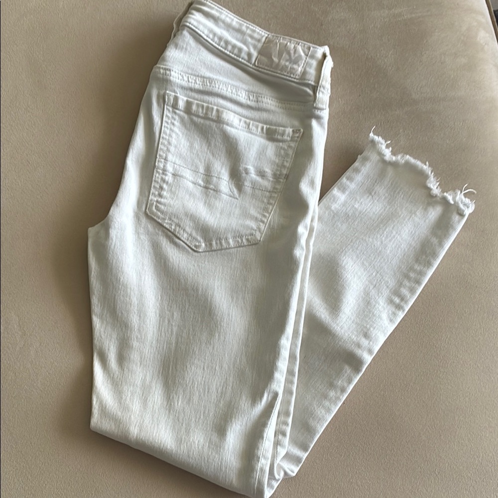 Women’s Stylish White Ankle Cropped Jeans in size 2